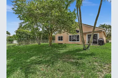 1208 NW 144th Ter, Pembroke Pines, FL 33028 - Photo 17