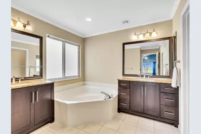 1208 NW 144th Ter, Pembroke Pines, FL 33028 - Photo 27