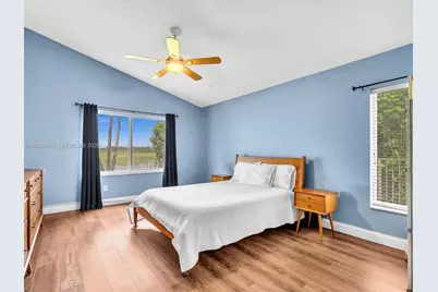 1208 NW 144th Ter, Pembroke Pines, FL 33028 - Photo 23