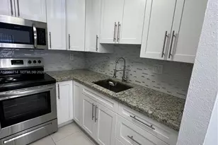 9520 SW 8th St, Miami, FL 33174 - Photo 13