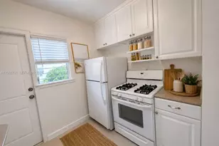 7407 Byron Ave, Miami Beach, FL 33141 - Photo 9