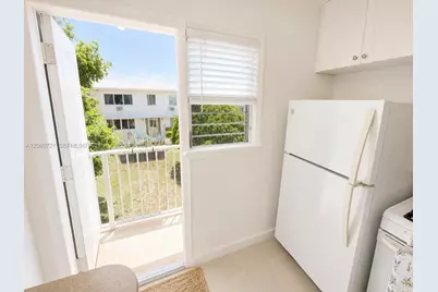 7407 Byron Ave #3, Miami Beach, FL 33141 - Photo 29