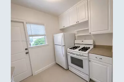 7407 Byron Ave #3, Miami Beach, FL 33141 - Photo 15