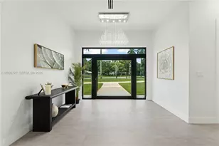 360 Holly Ln, Plantation, FL 33317 - Photo 5