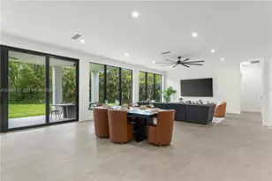 360 Holly Ln, Plantation, FL 33317 - Photo 13