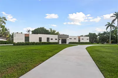 360 Holly Ln, Plantation, FL 33317 - Photo 5