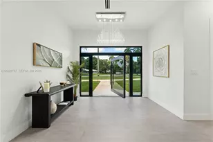 360 Holly Ln, Plantation, FL 33317 - Photo 7