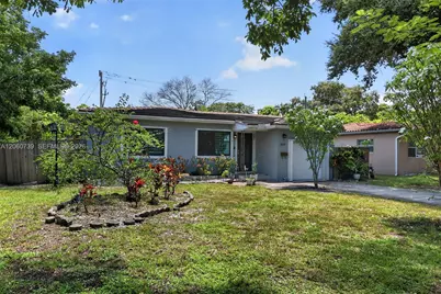 1390 NE 129th St, North Miami, FL 33161 - Photo 3