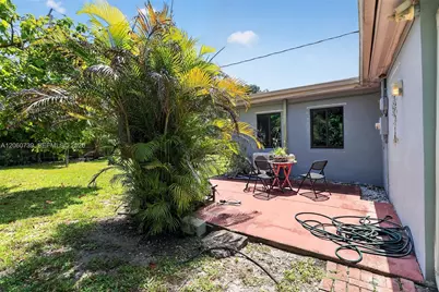1390 NE 129th St, North Miami, FL 33161 - Photo 23