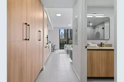 121 NE 5th St #504, Miami, FL 33132 - Photo 9