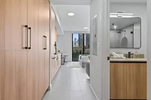 121 NE 5th St, Miami, FL 33132 - Photo 9