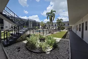 415 NE 2nd St, Hallandale Beach, FL 33009 - Photo 19