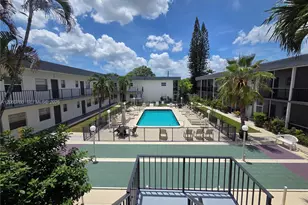 415 NE 2nd St, Hallandale Beach, FL 33009 - Photo 15