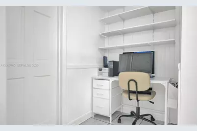 201 N 68th Way, Hollywood, FL 33024 - Photo 9