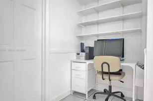 201 N 68th Way, Hollywood, FL 33024 - Photo 9