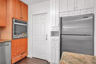 201 N 68th Way, Hollywood, FL 33024 - Photo 5