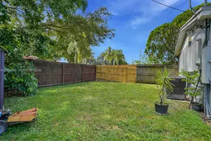 201 N 68th Way, Hollywood, FL 33024 - Photo 17