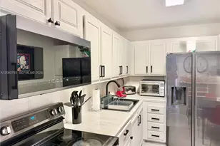 3701 N Country Club Dr, Aventura, FL 33180 - Photo 9
