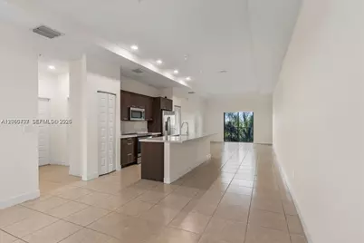 8031 NW 104th Ave #31, Doral, FL 33178 - Photo 5