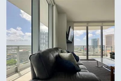 90 SW 3rd St #2012, Miami, FL 33130 - Photo 9