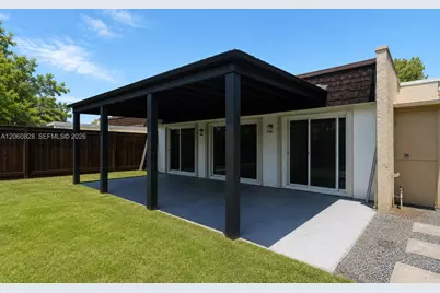 7334 Pepper Pike Dr, Hialeah, FL 33015 - Photo 17
