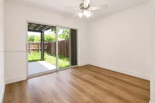 7334 Pepper Pike Dr, Hialeah, FL 33015 - Photo 13