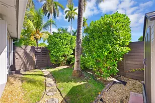 818 NE 3rd St, Hallandale Beach, FL 33009 - Photo 21