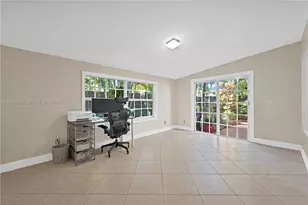 818 NE 3rd St, Hallandale Beach, FL 33009 - Photo 17