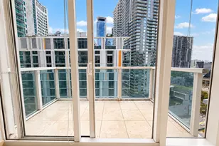 41 SE 5th St, Miami, FL 33131 - Photo 13