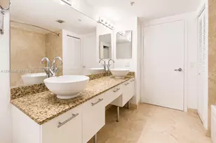 41 SE 5th St, Miami, FL 33131 - Photo 11