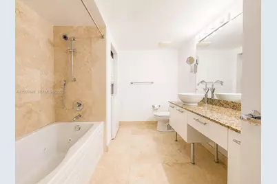 41 SE 5th St #1412, Miami, FL 33131 - Photo 21