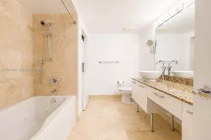 41 SE 5th St, Miami, FL 33131 - Photo 21