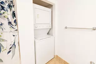 41 SE 5th St, Miami, FL 33131 - Photo 13