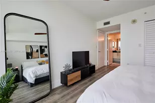 31 SE 5th St, Miami, FL 33131 - Photo 13