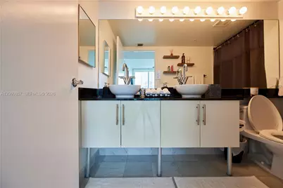 31 SE 5th St #3201, Miami, FL 33131 - Photo 17