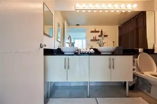 31 SE 5th St, Miami, FL 33131 - Photo 17