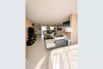 1000 Parkview Dr #505, Hallandale Beach, FL 33009 - Photo 5