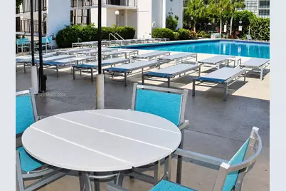 1000 Parkview Dr #505, Hallandale Beach, FL 33009 - Photo 21