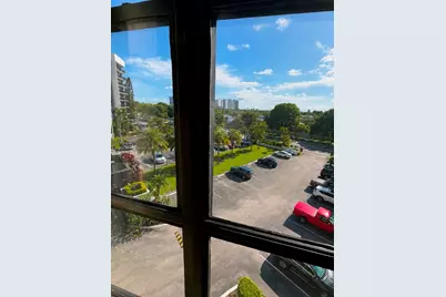 1000 Parkview Dr #505, Hallandale Beach, FL 33009 - Photo 15