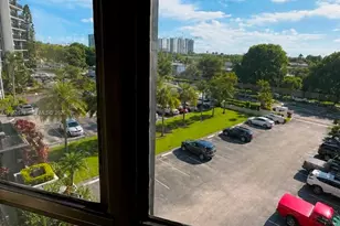 1000 Parkview Dr, Hallandale Beach, FL 33009 - Photo 15