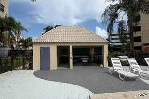 8205 Lake Dr, Doral, FL 33166 - Photo 31