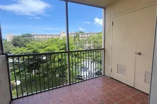 8205 Lake Dr, Doral, FL 33166 - Photo 13