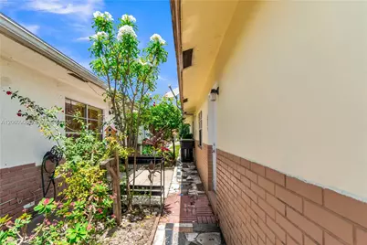 5742 Garfield St #2, Hollywood, FL 33021 - Photo 33