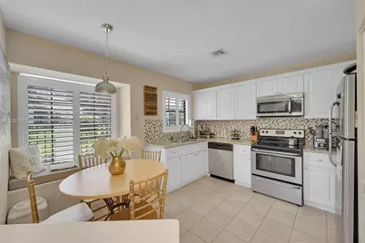 362 Prestwick Cir #3, Palm Beach Gardens, FL 33418 - Photo 13