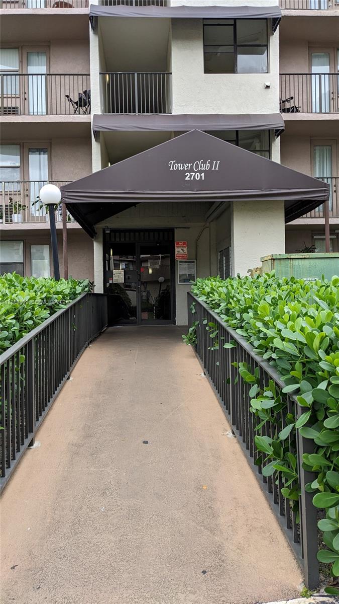2701 Riverside Dr #206-B main architectural view