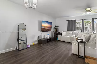 634 NW 208th Dr, Pembroke Pines, FL 33029 - Photo 17