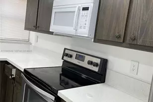 920 NE 199th St, Miami, FL 33179 - Photo 5