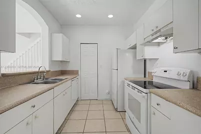 975 NE 42nd Ter #975, Homestead, FL 33033 - Photo 9