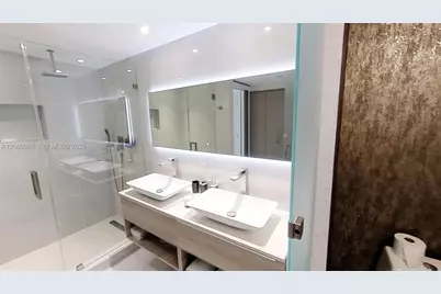 350 S Miami Ave #3902, Miami, FL 33130 - Photo 5