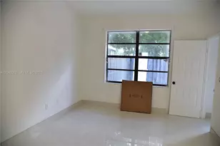 18954 NW 67th Pl, Hialeah, FL 33015 - Photo 9